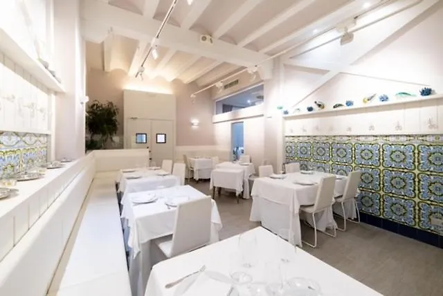 Alkazar Hotel