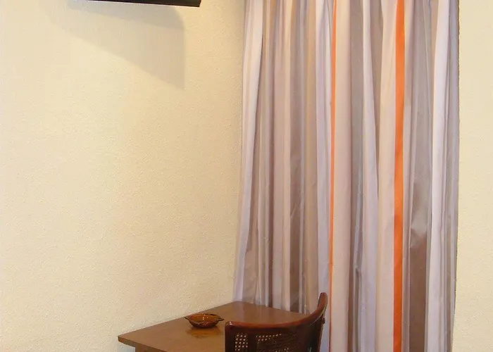 Alkazar Hotel *