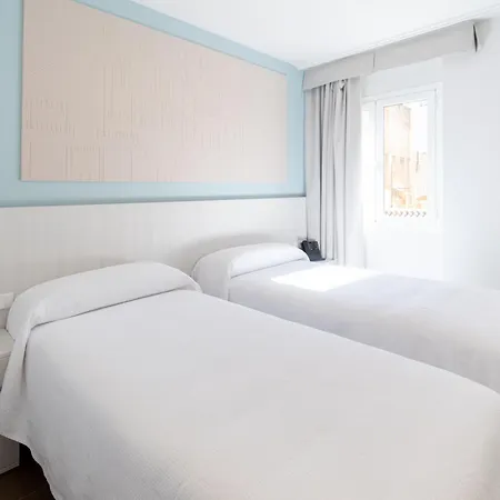 Alkazar Hotel *
