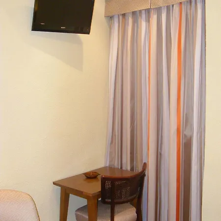 Alkazar Hotel *