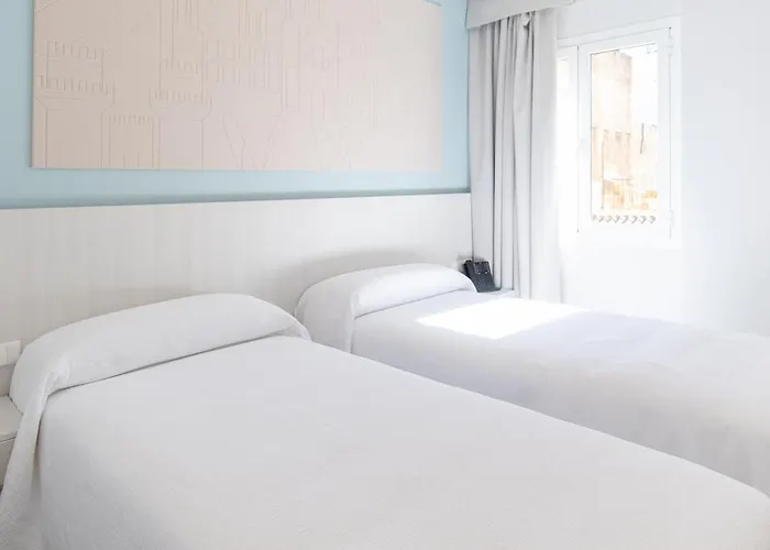 Alkazar Hotel *