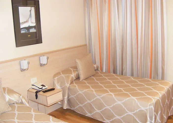 Alkazar Hotel *